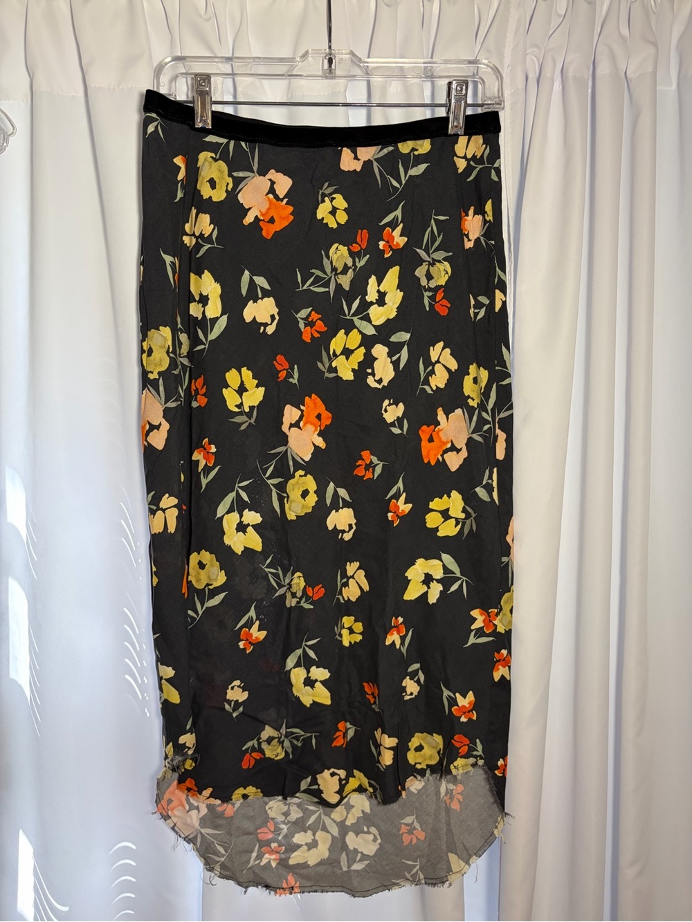 GO> BY GO SILK Black Floral Silk Straight Skirt size S